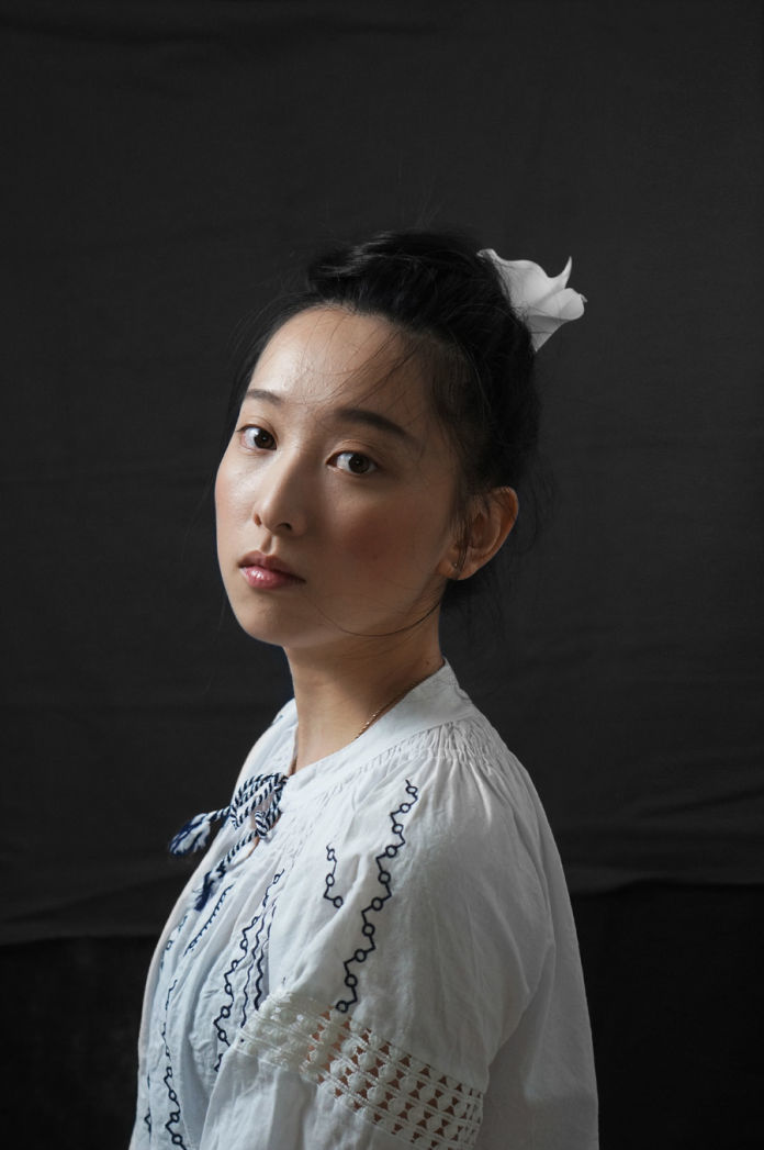 PS教程：PS给室内偏暗人像美化及调亮人物光影