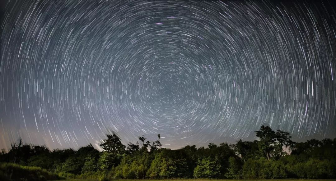 PS教程:一张星空图如何做出星轨?