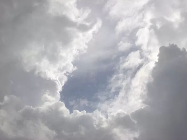 PS教学：合成天空飞翔的古老树屋教程