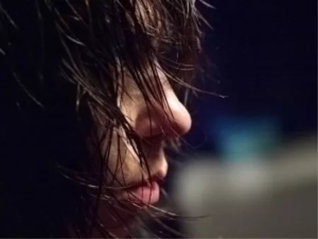 PS教程：给人物照片加上个性的雨丝