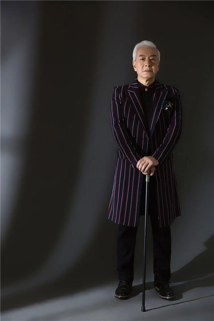 【S1581】【素材】时尚高端中老年人金婚室外影楼摄影结婚纪念放大样片JPG素材