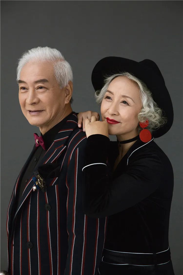 【S1581】【素材】时尚高端中老年人金婚室外影楼摄影结婚纪念放大样片JPG素材