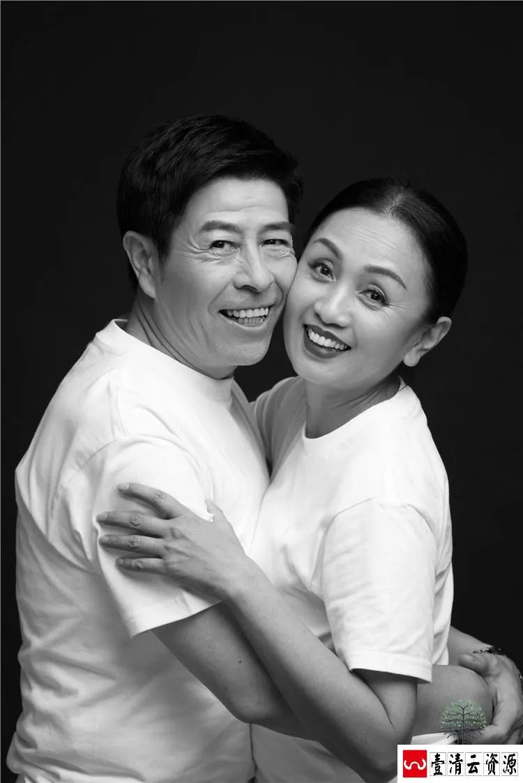 【S1507】【素材】创意黑白风全家福亲子样片简约大气影楼摄影素材JPG格式