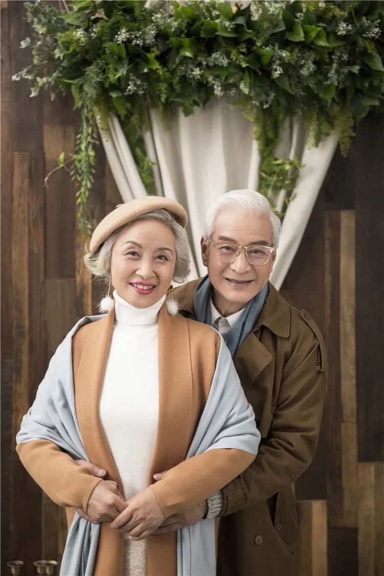 【S1581】【素材】时尚高端中老年人金婚室外影楼摄影结婚纪念放大样片JPG素材
