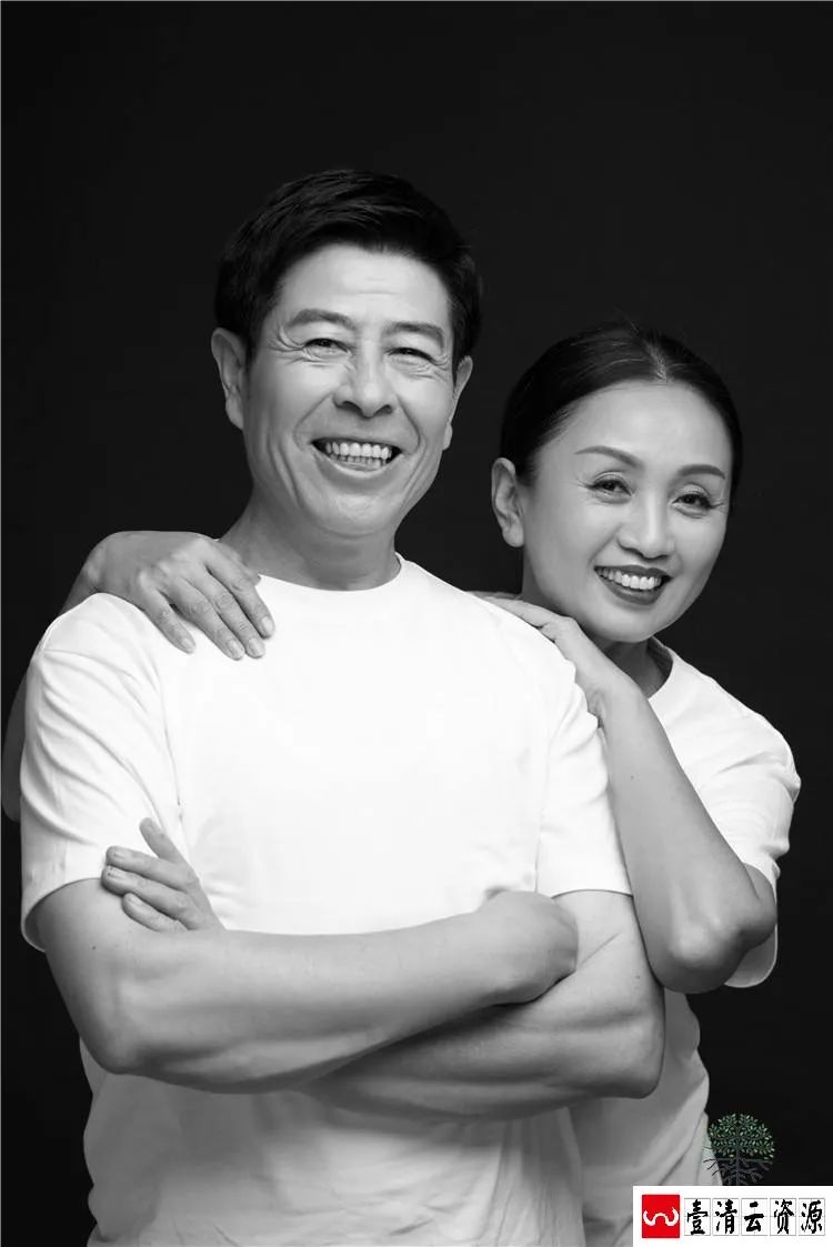 【S1507】【素材】创意黑白风全家福亲子样片简约大气影楼摄影素材JPG格式